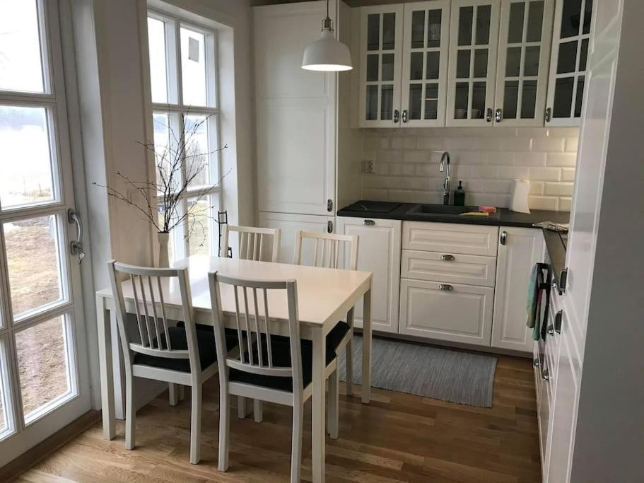 Mysig Stuga Med Sjoetomt, Naera Jaervsoebacken المظهر الخارجي الصورة